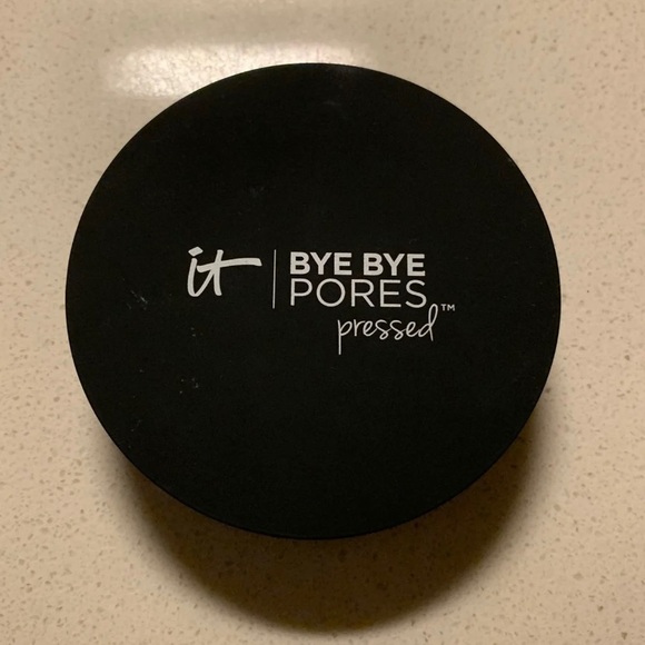 it cosmetics Other - It cosmetics bye bye pores pressed powder it cosmetics Other - It cosmetics bye bye pores pressed powder